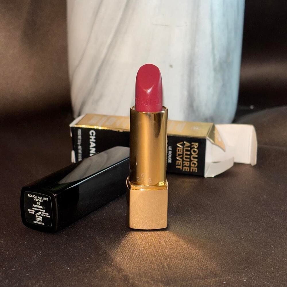 Chanel Rouge Allure Velvet lipstick in shade 2288